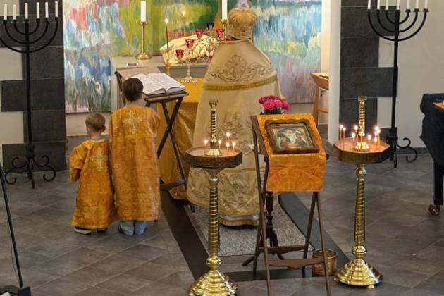 Med Guds hjelp ble liturgien feiret!