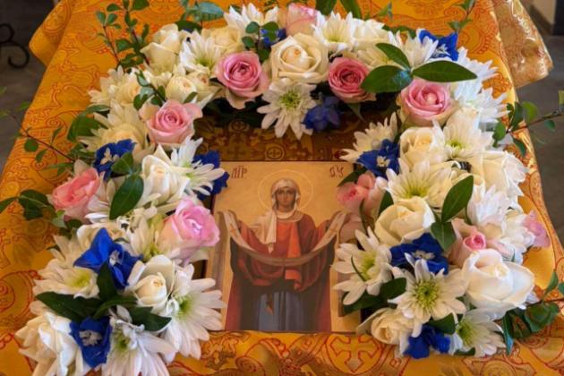 I dag feirer vi kirkens høytid til ære for Den hellige Jomfru Marias beskyttelse! Søndagsliturgien holdes sammen med høytiden for Den hellige Jomfru Marias beskyttelse.