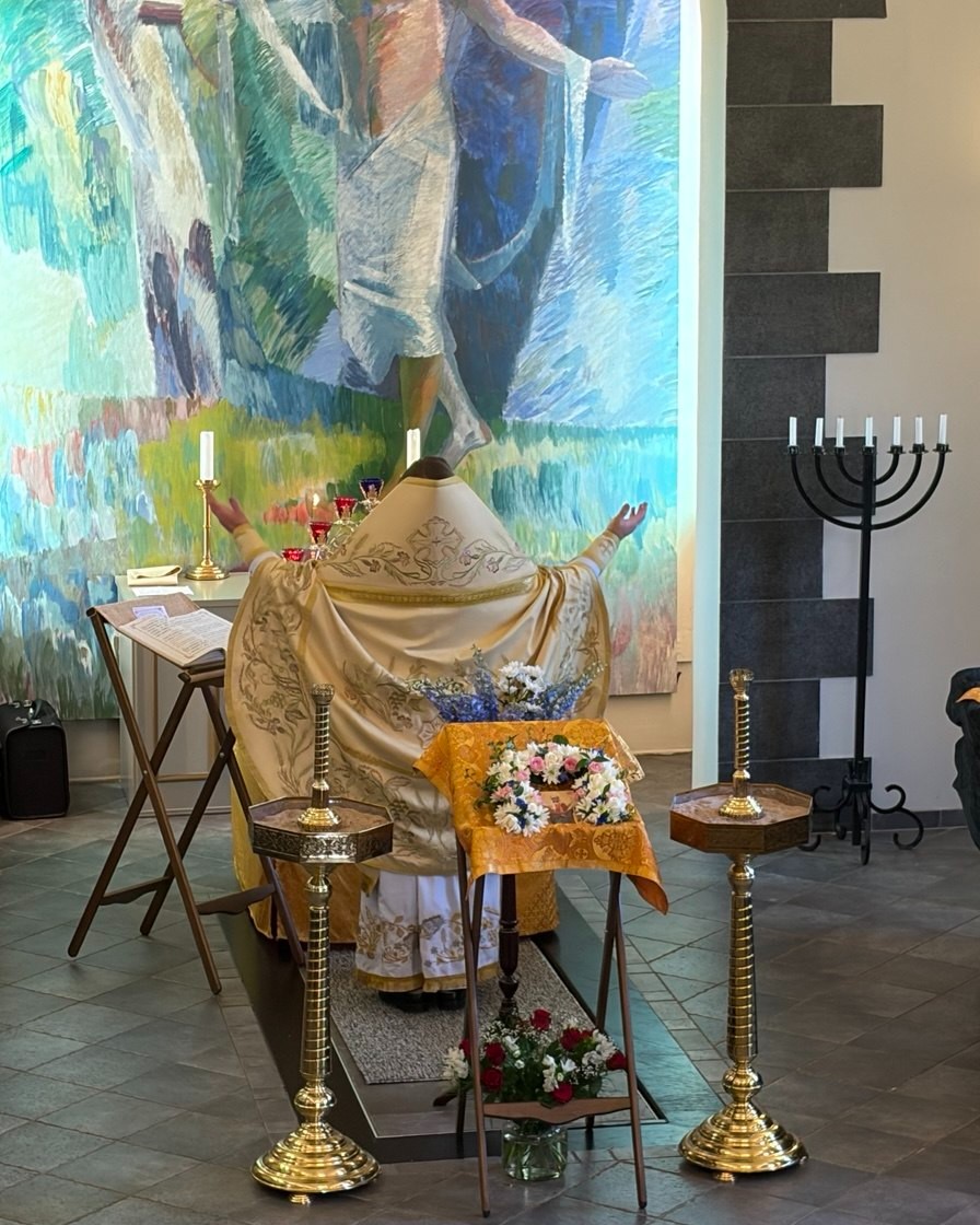 I dag feirer vi kirkens høytid til ære for Den hellige Jomfru Marias beskyttelse! Søndagsliturgien holdes sammen med høytiden for Den hellige Jomfru Marias beskyttelse. - 2